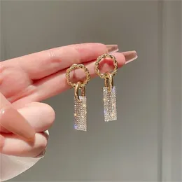 Frankrikes stil kvinnors lyxiga zirkon fyrkantiga hängande örhängen guldfärg rund blanka högkvalitativa örhängen för kvinnor trendiga smycken GC1979