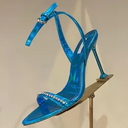 Designer sandaler kvinnor mode höga klackar spetsiga festskor ljusblå lack läder strass dekoration 10.5 cm sexig klänningsko