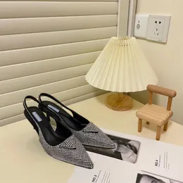 Kutu lüks kadın sandaletler elbise ayakkabıları saten slingback pompaları kristallerle 6.0cm yüksek topuklu yeşil siyah bej tasarımcı bayan düğün sivri ayakkabılar 34-40