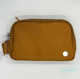 2022 Yeni Lu Yoga Kemer Çantası Fanny Pack Kadınlar Spor Messenger Bel Çantası 1L Kapasite Tasarımcı Fitness Malzemeleri Yükseltme Silikon Etiketi 01 Marka Logosu