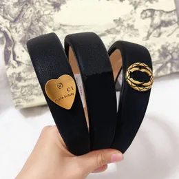 Saç klipsleri barrettes popüler sünger kafa bandı monogram vintage tasarımcı saç çember kadın çok yönlü klasik kalp saç band romantik hediye başlık süsleme ailesi