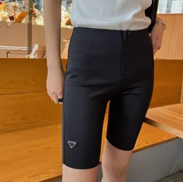 Kadınlar Aktif Giyim Tasarımcısı Aktif Şort Yaz Bisiklet Pantolonu Moda Naylon Kumaş Ters Üçgen Desen Nefes Alabilir Spor Şortları S-L