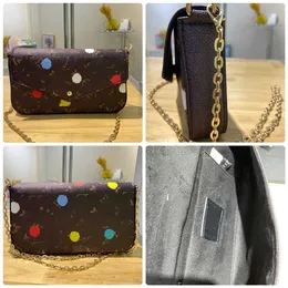 Luksusowe torby designerskie torebki na ramię Crossbody Torka TOTE 2024 NOWOŚĆ WODNICZE MOSYKA SKÓRY SKÓRY MODZINNE PRZETWARNE PRZETWARZE