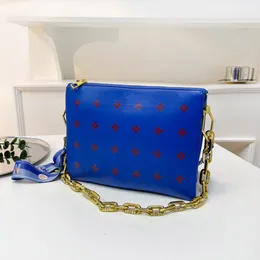 COUSSIN PM Borse a tracolla a catena gonfie Cinturino in tessuto blu navy Borsa a tracolla a catena Monogrammi in rilievo Borsa da donna firmata Motivo floreale discreto M57790