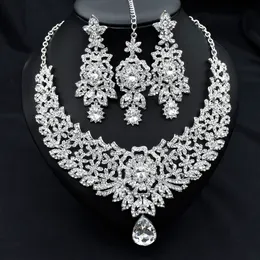 Set di gioielli da sposa C30 Set di orecchini con collana a catena sulla fronte da sposa Set di gioielli Dubai Regali per le donne Accessori per capelli da sposa africani indiani 230320