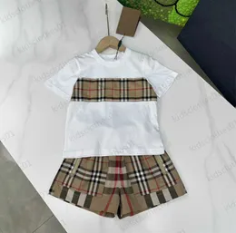 Conjuntos de roupas para meninos Base decote redondo Design Pulôver de manga curta Camiseta casual Clássico Estampa xadrez com zíper Bolso Shorts bebê designer verão 1970