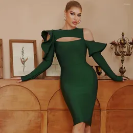 Abiti casual 2023 Autunno Fashion Design Off The Shoulder Green Bodycon Midi Dress Women Package Hips Ranyon Bandage Christmas Party