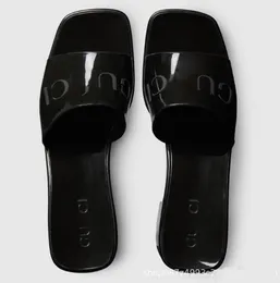 Pantofole da donna firmate Pantofole di gomma grossa Sandali in gelatina Sandalo con tacco alto Pantofola con fondo spesso estivo Scivoli da spiaggia Alfabeto