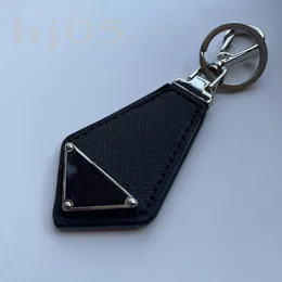 Womens luxury keychains leather triangle designer keyring trendy multi styles with metal modern portachiavi heart key chain wallet with wrist lanyard PJ056 Q2