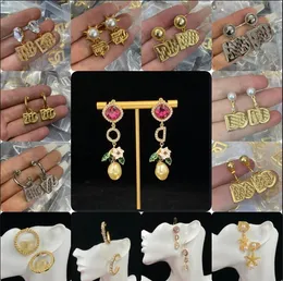 Kısa moda elmas d mektup saplama küpeleri daha fazla stil 18K altın kaplama kadın için kadınlar için valentine için anneler günü düğün doğum günü tasarımcısı mücevher hediyeleri Der2-