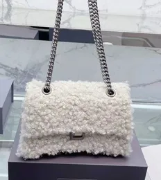 Neue Designer-Damentaschen Furry Hourglass Luxus-Schultertasche Winterhandtasche kleine Damenhandtasche Modemarke Ketten süße Taschen