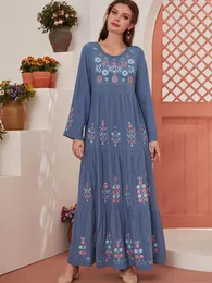 Casual Dresses Aligaia broderade flerskiktsveckningar Elegant klänning för kvinnor 2023 Summer Dubai Turkiet Islam Muslim Fashion Blue