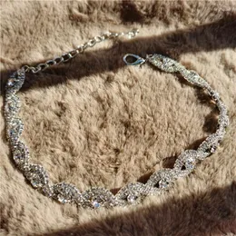 犬の襟の絶妙なラインストーン猫ネックレスカラーペットアクセサリーツイスト図8ダイヤモンドチェーン保存