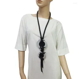 Collane con ciondolo YDYDBZ Gioielli in pelle di gomma nera rotonda Collana lunga da donna Accessori per abiti Girocollo dichiarazione regalo per feste