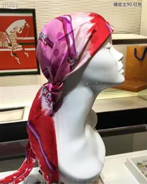 2021 Vackra 90 cm fyrkantig fashionabla fyrsäsong fyrkantig silkescarf för kvinnor halsduk bokstav blomstil västmode shawl6135146