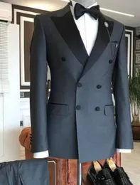 メンズスーツブレザー最新のコートパンツデザイングレーブレザーズボンの男性スーツのための男性ジャケットGroom Tuxedo 2pcs幅のピークラペルカスタムメイド230322