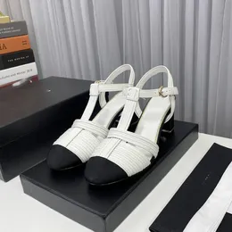 Sandals de designer Sapatos de luxo de luxo de salto de salto Mulher sandália nova ccity dfhcvbc