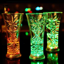 Creative Party Cups Snowflake LED Flashing Color Change Water Activated Light Up Beer Whisky Cup Mugg Table Seary