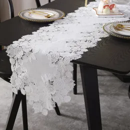 Bordslöpare White Table Runner Linen Cotton Hollow Table Flag Flower American Embroidery Lace Table Tyg TV Cabinet Piano Cover Dust Handduk 230322