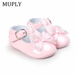 Pierwsze spacerowicze Born Baby Girls Buty pu skórzana klamra Big Bow Summer Princess Party Wedding Girl 230322