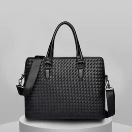 Briefcases XiaoP Drand Luxury Men's Handwoven Business Briefcase Messenger Bag Single Shoulder Diagonal Cross Laptop1314" Handbags 230323