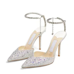 Moda Summer Women London Pumps Sandals Saeda 100 mm popularne Włochy spiczaste palce kryształowy łańcuch skokowy Strass Designer Wedding Party Sandals Wysokie obcasy pudełko UE 35-43