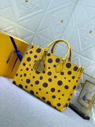 Luxuriöse OnTheGo 35 cm Einkaufstasche 23SS X Yayoi Kusama Totes Grafikdruck Kürbis Damen Designer-Handtaschen Große Kapazität Damen Einkaufstaschen