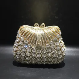 Kvällspåsar Kvinnor Guldfärg Flower Rhinestones Clutch Bags Crystal Evening Purse Stones Metal Clutches Small Minaudiere Handbag Wedding Bag 230323