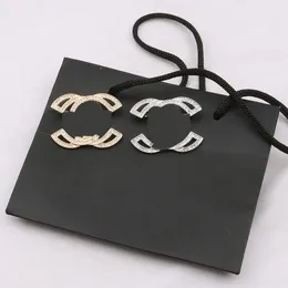 20 Style Moda Marka Çift Mektup Tasarımcı Broş Yüksek kaliteli mektuplar Pin Kadınlar Kristal Rhinestone Pins Düğün Partisi Metal Jewerlry 23SS Yeni Stil