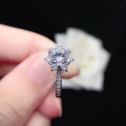 Cluster Rings Hearts Arrows 1Ct 6.5mm D VVS1 Moissanite Diamond Engagement Ring Solid 18K White Gold Jewelry Per le donne Matrimonio R147