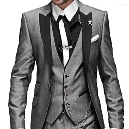 Herrar Silver Vest Tie Gray Jacket Black Pant Peaked Lapel One Button 3piecesfashion Men Bespoke Tuxedos Senaste kappkonstruktioner