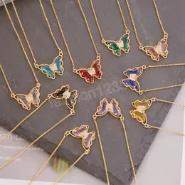 Mehrfarbige dreidimensionale Schmetterlings-Halskette, 18 Karat vergoldete Kristall-eingelegte Schmetterlings-Anhänger-Halskette, Bankett-Schmuck