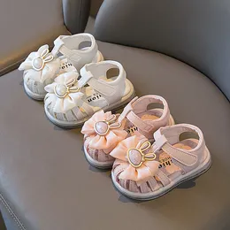 Primi camminatori Stile estivo Neonate Sandali Simpatico cartone animato Scarpe da spiaggia per bambini Tinta unita Prewalkers Pantofole per bambini Principessa Primi camminatori 230323