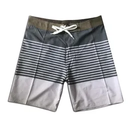 Shorts masculinos elásticos listrados de surf masculino, trunks de tábua seca rápida masculino, nadador de água esportes cinza atacado