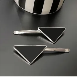 2024Enamel designer hair clips triangle hairpins makeup for women small unique convenient hypoallergenicity classic iconic cute luxury hair clip attractive