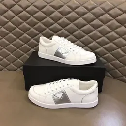 Mode lyxiga män klädskor fluga block mjuka bottnar springa sneakers italien klassisk elastisk band låg topp vit svart läder design casual atletic skor box eu 38-45