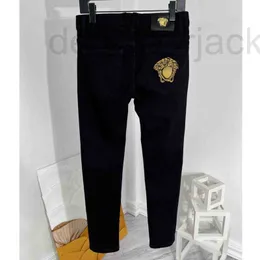 メンズジーンズのデザイナージャンパンツメンズファッション刺繍デニムズボン冬肥大した弾性ストレートジーンズVDM8