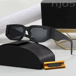 P solglasögon för kvinna designer trendiga solglasögon stor hållbar båge med bokstäver triangel bärbar herr formell affärssköld solglasögon symbol PJ067 B23