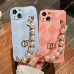 Designers Brand Cell Phone Cases For Iphone 14 Plus 13 Promax 12 11 Xs Xr Xsmax Classic Leather Phone Case Luxury Pearl Chain IPhone Case