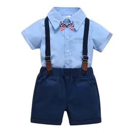 衣類セットベイビーボーイシャツ弓セット誕生日フォーマルスーツ夏の子供ボーイズ服ブルートップサスペンダーパンツの衣装