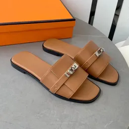 Designers de luxe femmes sandales boucle en métal pantoufles plates mode cuir véritable été talon bas sexy diapositives tongs dames plage paresseux grande taille 35-42