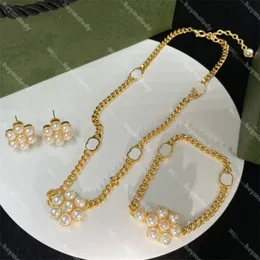 Luxury Designer Pearl Necklace Flowers Earrings Choker Pendant Bracelet Floral Chain Gold Letter Necklaces Fashion Womens Wedding Jewelry Set