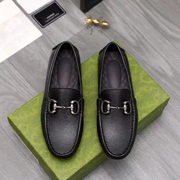 新しい2023メンズカジュアルロファーズデザイナーMoccasin Black Flats Male Brand Slip-On快適なドレスシューズサイズ38-44
