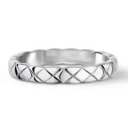 925 Silver Crush Rings With Embossed Diamonds Quilted motif In 5 versions the quilted pattern lends its graphic shapes to this original collection never lose JMVR