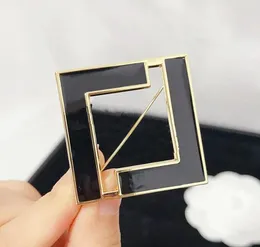 23ss Fashion Brand Letter Designer Brooches High Letters Lapel Pins Women Men Crystal Pearl Pin Wedding Party Metal Jewerlry Accessories Gift with Figure Stamp