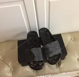Pantofola nera di design Donna Sandalo con suola diamantata trasparente Infradito in PVC Scivolo da piscina Bagno Scarpe da bagno in gelatina Scarpe da spiaggia estive Moda Pantofole aperte