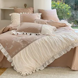 Bedding Define Vintage French Romantic Pleat Lace Ruffles Princesa Conjunto de Flores Bordado Tampa de Duvet Pounhores Flat/Filmados