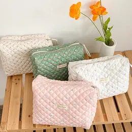 Borsa per trucco da stoccaggio trapuntato coreano per donne sacchetti da toeletta portatile Case di bellezza femminile Custa cosmetica floreale di cotone