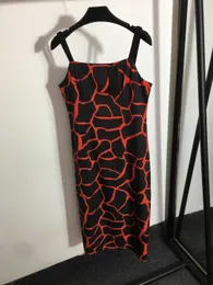 23ss leopardtryckt klänning Halter Dress maxiklänningar damdesignerkjol varumärke mode Oregelbundet tryck temperament sling kjolar Högkvalitativa damkläder