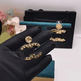 Luxus Mode Brief Stud Ohrringe Designer Ohrring Runde Anhänger Für Frauen Hohe Qualität Schmuck Zubehör Geschenke
